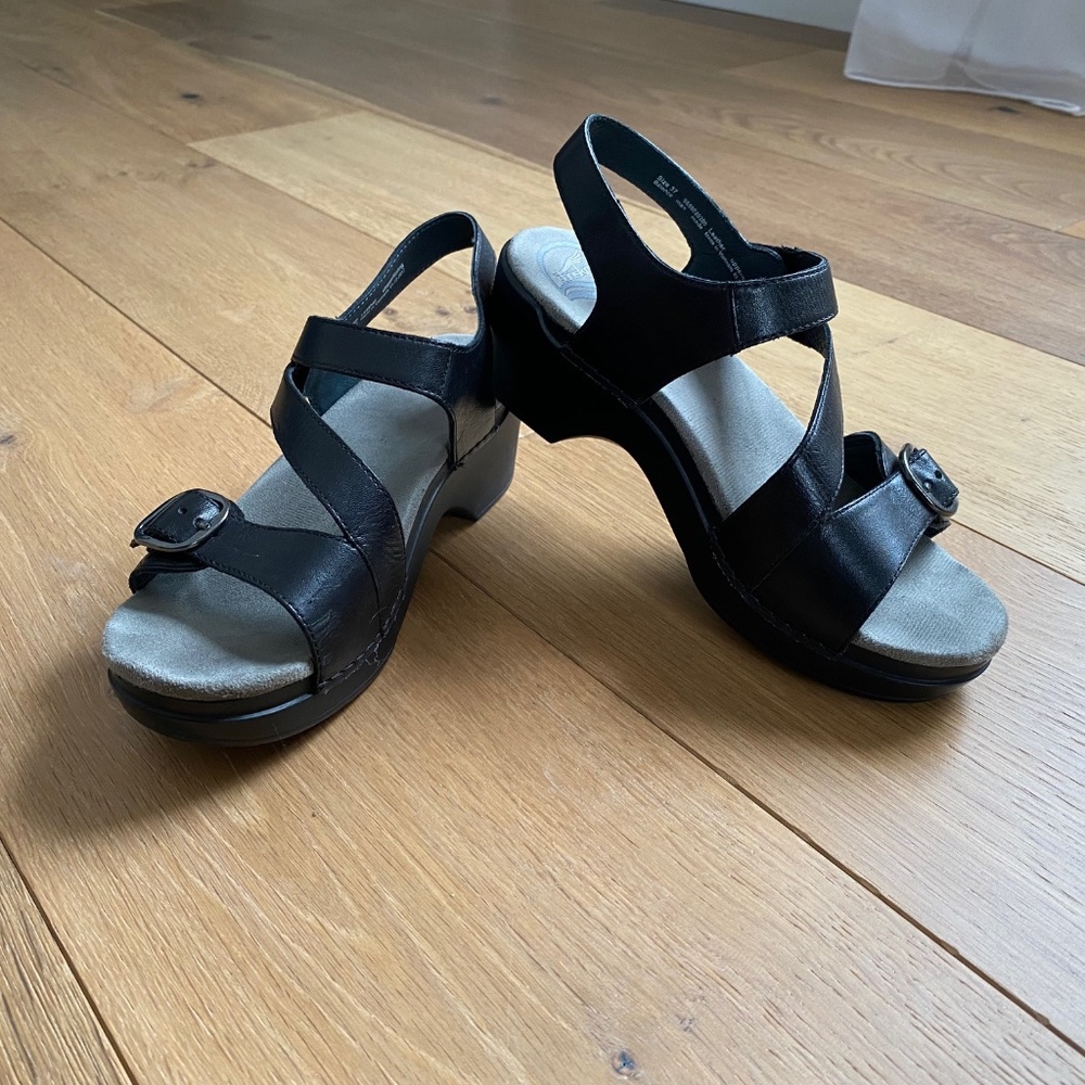 Dansko Velcro Sandal Size 37